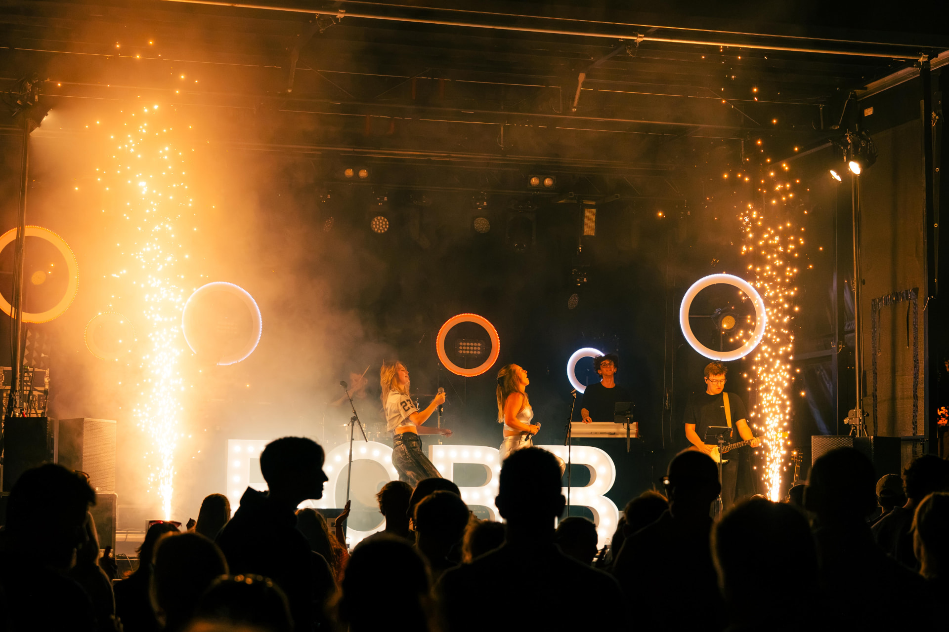 BOBB 'Best Of Belgian Beats' - partyband boeken voor events in België en Nederland